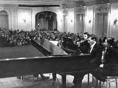 <p>Во время звучания Трио № 2 в Большом зале Московск…</p>