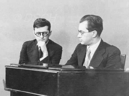 <p>A.Ivanov shows Shostakovich how the Emiriton sound…</p>