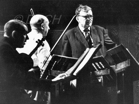 <p>На сцене Малого зала во время ночной репетиции нак…</p>