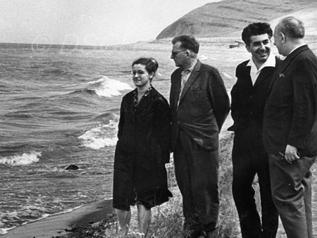 <p>На озере Севан: Ирина Шостакович, Дмитрий Шостаков…</p>