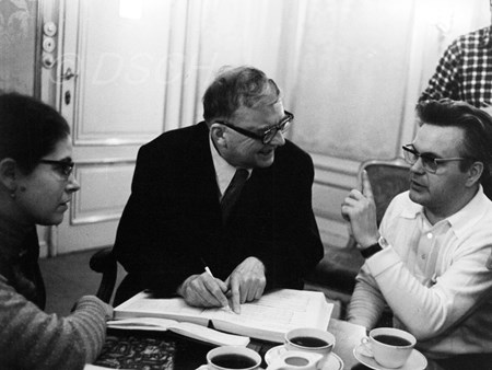 <p>Ирина Антоновна, Дмитрий Дмитриевич и дирижёр спек…</p>