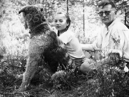 <p>С дочерью Галей. Комарово, 1948.<br />Фото Н. Шостакович…</p>