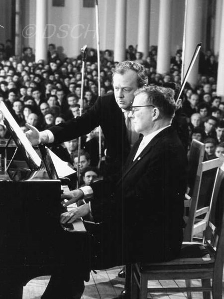 <p>Дмитрий Шостакович и Ярослав Александров во время …</p>