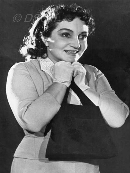 <p>Ирина Муштакова в роли москвички Люси.</p>