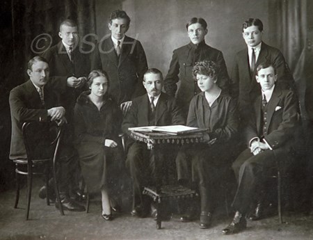 <p>M. Steinberg (sitting in the center) and his stude…</p>