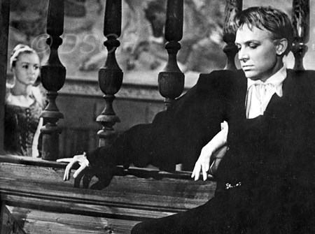 <p>Кадр из кинофильма «Гамлет», 1964 год. <br />Гамлет – И.…</p>